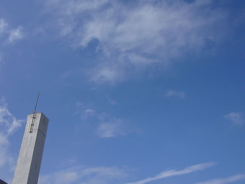 雲が切れて晴れ間が見えてきました〜